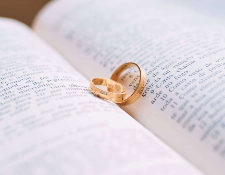 bague-livre-bois