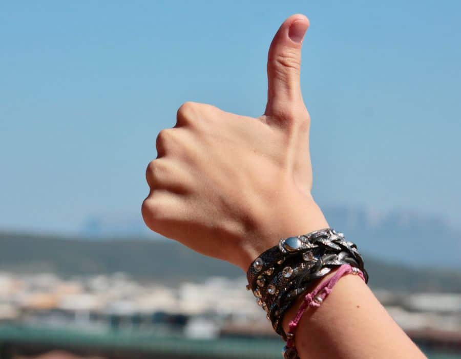 bras homme pouce bracelet bois